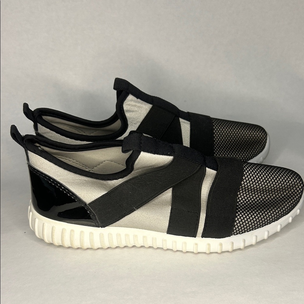Xertia size 7 Black and White Women's Sneakers good condition - Picture 3 of 7